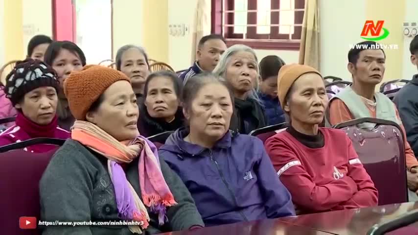 ninh binh gifts presented to the poor people with disabilities before tet