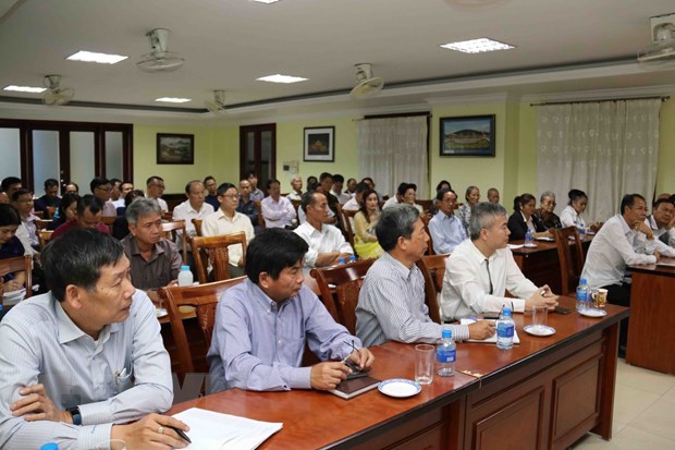 vietnamese in laos work to strengthen solidarity