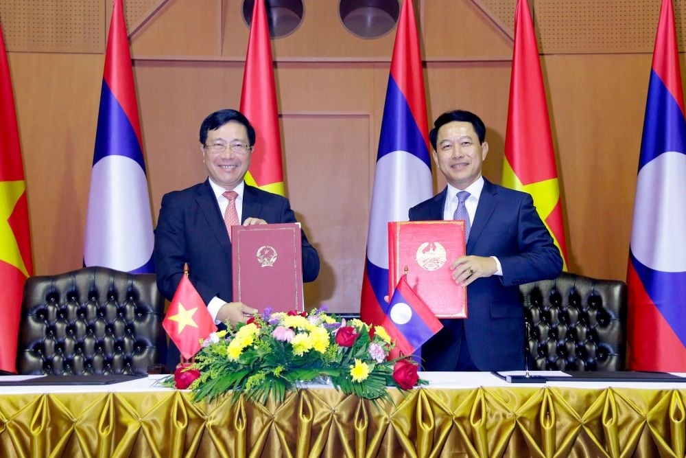 Vietnam, Laos hold foreign ministerial level political consultation