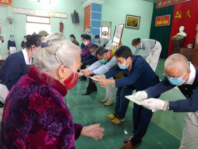 [In Photos] Taiwan NGO’s relief aid to flood-affected locals in Quang Binh