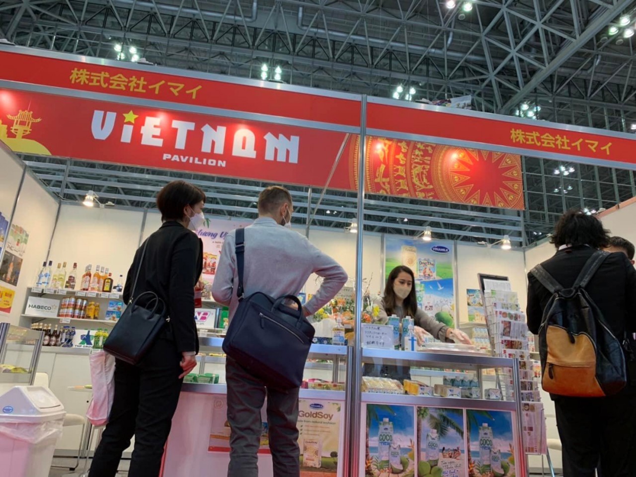 Vietnamese agricultural products impress at international exhibitions in Japan All Vietnamese agricultural products and foods displayed at the exhibition meet Japan's strict food safety and hygiene standards and are officially imported.