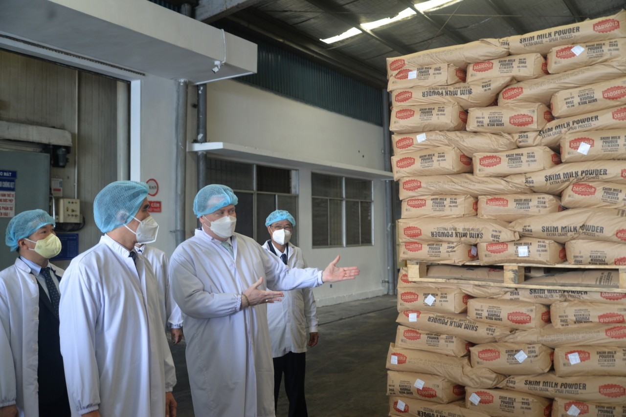 The US Ambassador toured the factory.