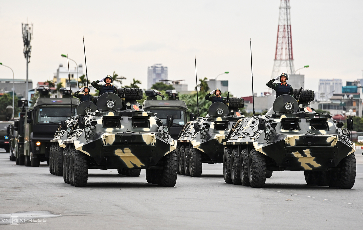5829 parade 6