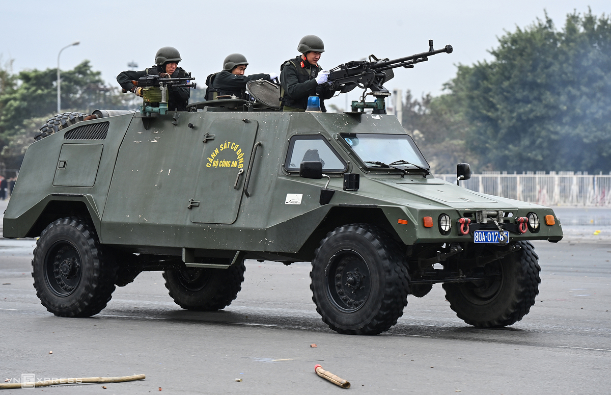 5911 parade 7