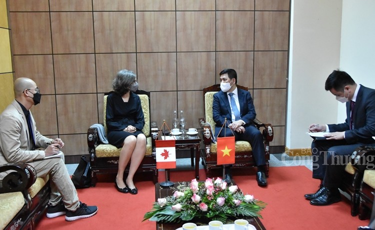 vietnam canada eye stronger trade ties