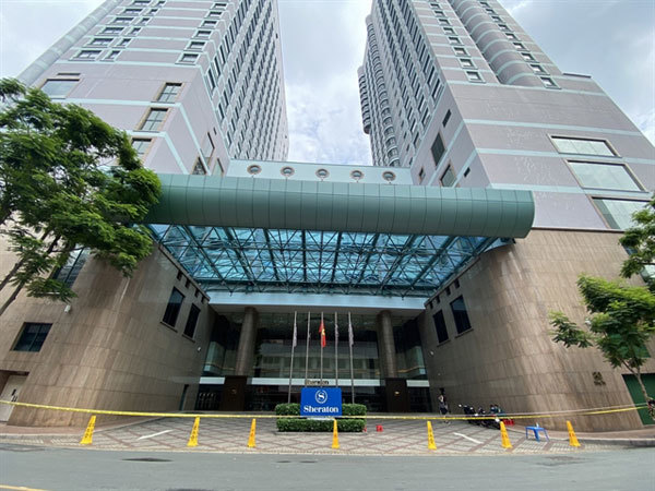 The Sheraton hotel in HCM City, where a chef connected to the newly detected cluster involving a Christian sect is working, was put under lockdown on Thursday morning. — VNA/VNS Photo Thu Huong