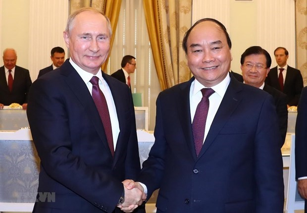 Then Prime Minister Nguyen Xuan Phuc (R) and Russian President Vladimir Putin in a meeting in May 2019. (Photo: VNA)