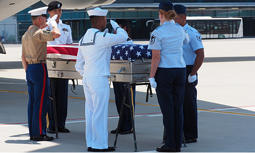 U.S. service members conduct a ceremony to repatriate remains of two U.S. soldiers killed in the Vietnam War at Da Nang International Airport, September 17, 2019. Photo courtesy of the U.S. Consulate in HCMC.