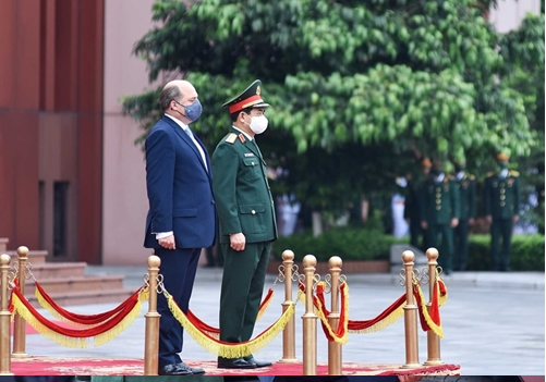 Vietnamese Defense Minister General Phan Van Giang and U.K. Secretary of State for Defense Robert Ben Lobban Wallace at the reception