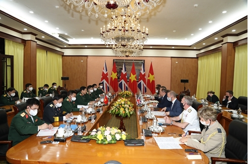 The two delegations at the bilateral talks