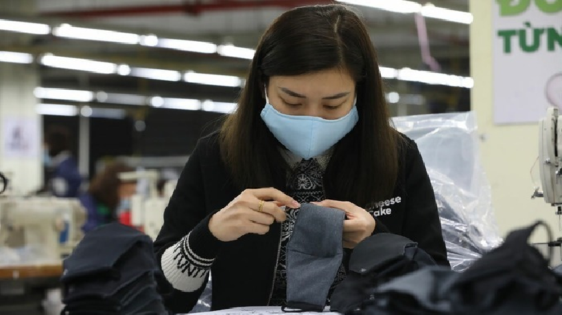 3756 face mask workers