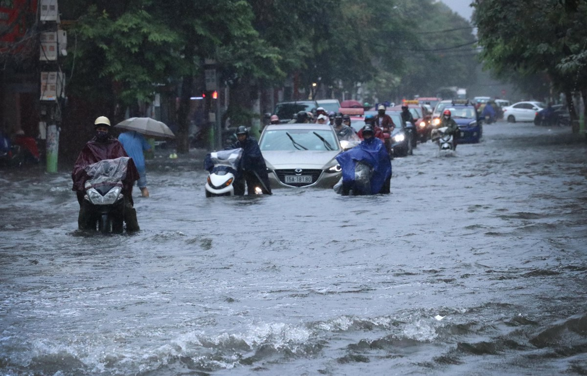 Heavy rains wreak havoc up and down Vietnam, more rains forecast from August 8-14