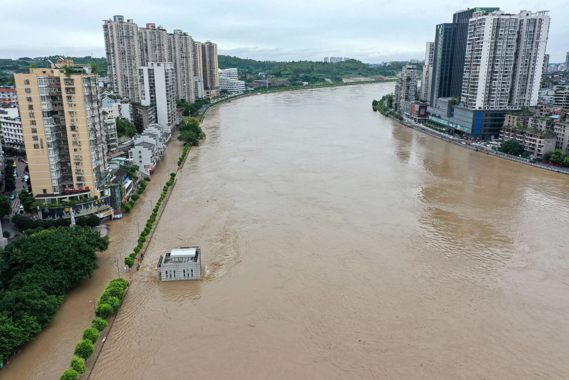 0014 building in flood