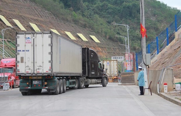 china closes border gate with vietnam again due to covid threat