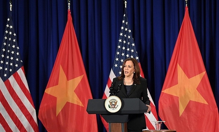 VP Kamala Harris speaks at a press briefing held in Hanoi on August 26. Photo: VNA