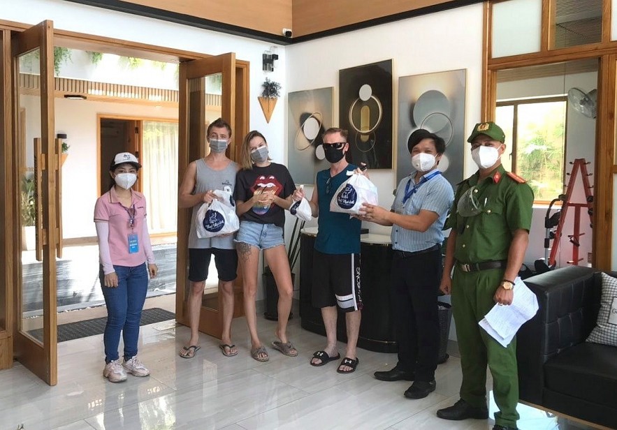 Covid-19: Foreigners in Major Cities Get Vaccine Shots, Financial Aid Covid-19: Foreigners in Major Cities Get Vaccine Shots, Financial Aid