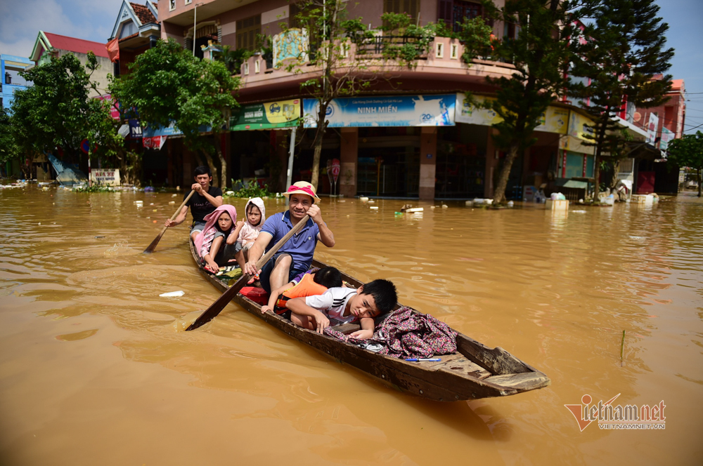 Saudel triggers downpours in central Vietnam, new storm coming