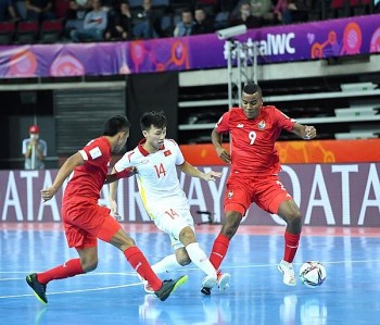 Vietnamese Player Scores Best Goal at Futsal World Cup 2021