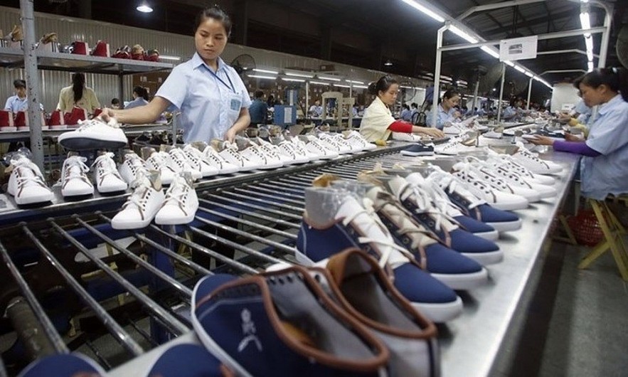 Workers at a footwear factory in Hanoi. Photo by Reuters.