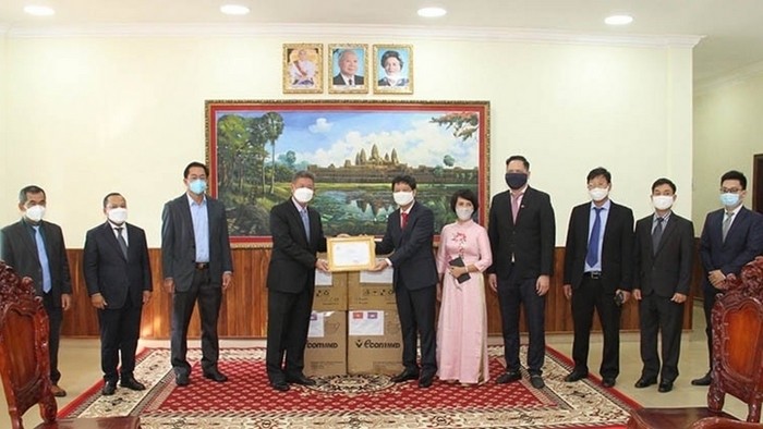 vietnam extends congratulations to cambodia on 68th independence day