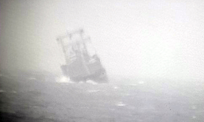Panamanian ship sinks near central coast, 15 Chinese, Vietnamese sailors missing