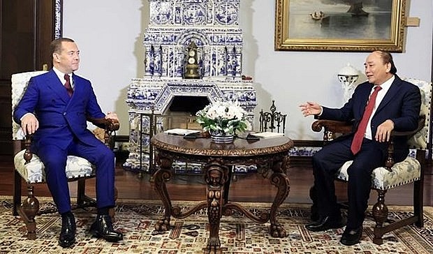 President Nguyen Xuan Phuc (R) and Dmitry Medvedev, Deputy Chairman of the Security Council of Russia (Photo: VNA)