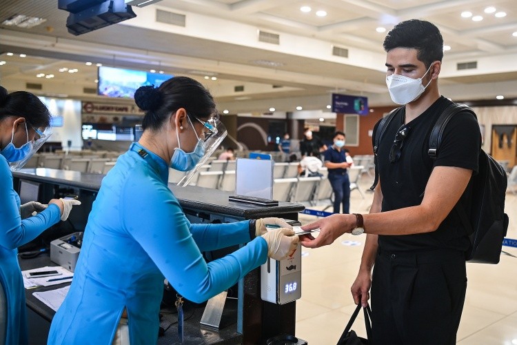 us uk among countries recognising vietnams vaccine passport spokesperson
