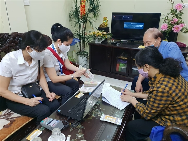 Pensioners excited for pensions delivered home during the epidemic season elderly excited about pensions delivered home during the epidemic season