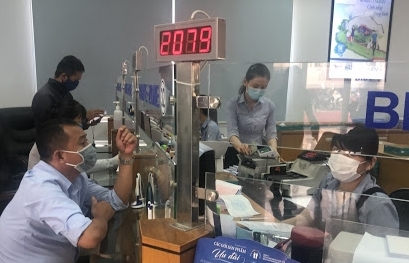 vietnam central bank reduces rates to aid post pandemic recovery