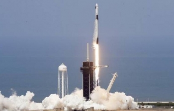 spacex successfully launches nasa astronauts into orbit