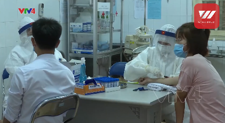 video people returned from da nang undergoing covid 19 rapid test