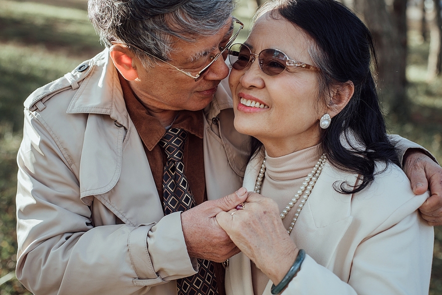 Admiring set of couple U80's photos that touch the heart of social network