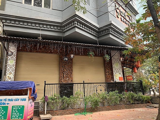 Hanoi's stores and restaurants reopen: Many people drop by coffee after 2 weeks of social distancing