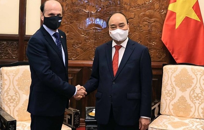 Former Argentine Ambassador To Vietnam Honored With Friendship Order