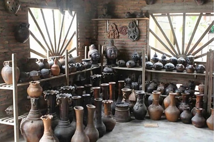 Exploring one of the oldest pottery villages in Southeast Asia