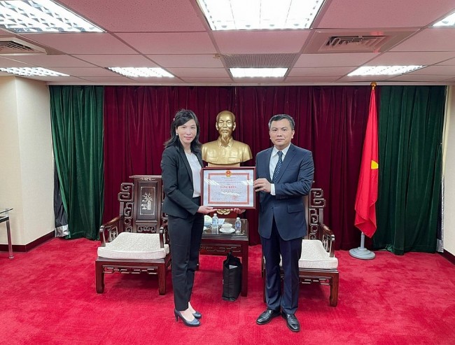 Official Honored for Contributions to Vietnam-Taiwan Relations