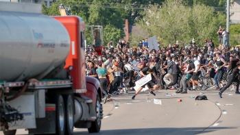 protests in america update bail set for seattle man accused of shooting protester after driving into crowd