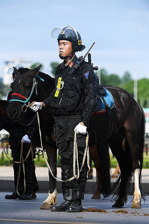 vietnams cavalry mobile police force makes debut