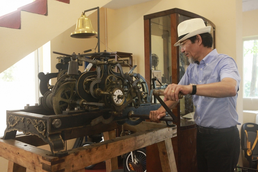 antique 19th century time machine one of a kind in hanoi