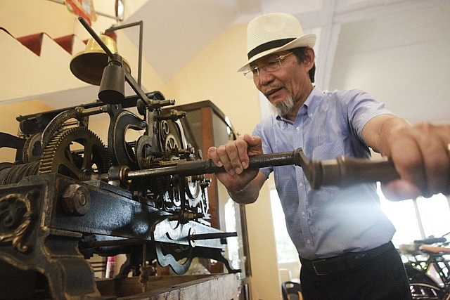 antique 19th century time machine one of a kind in hanoi