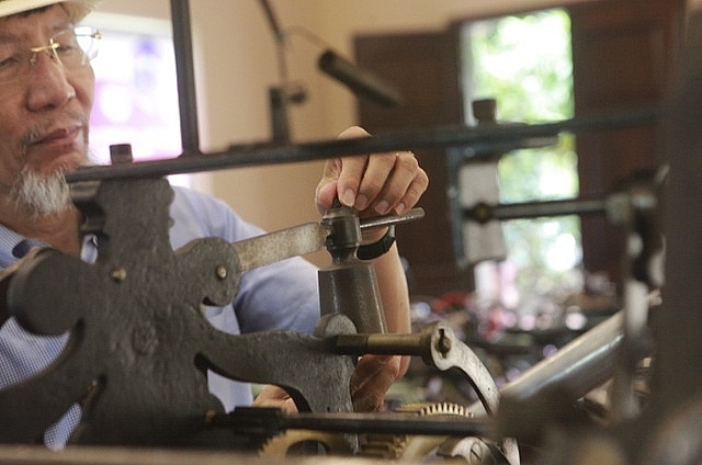 antique 19th century time machine one of a kind in hanoi