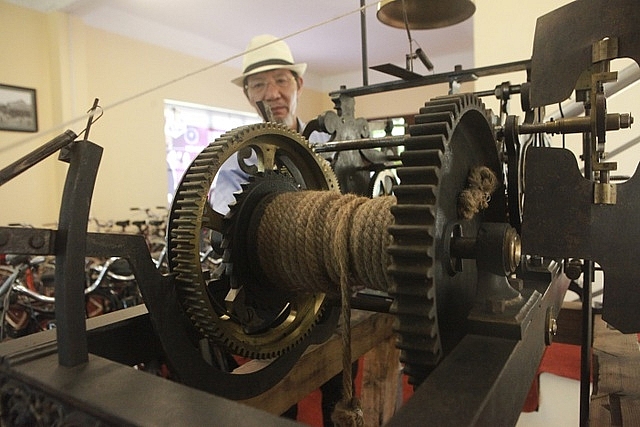 antique 19th century time machine one of a kind in hanoi