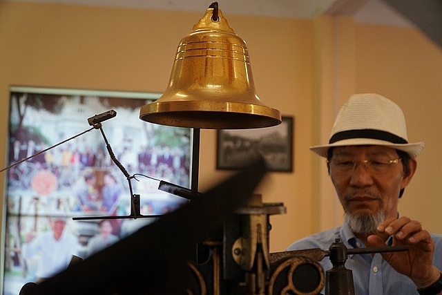 antique 19th century time machine one of a kind in hanoi