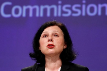 EU proposes Facebook, Twitter and Google to report fake news monthly EU proposes Facebook, Twitter and Google to report fake news monthly