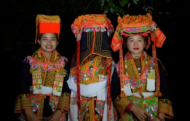 Late night wedding - a unique custom of Yao ethnic community in Vietnam