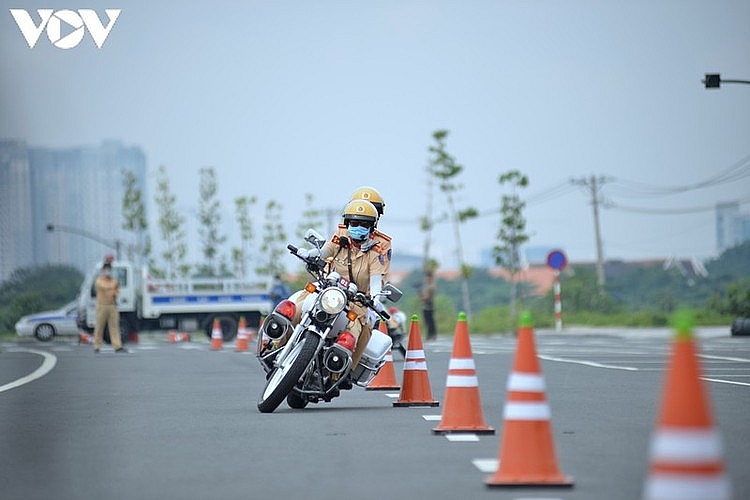 First all-women police escort makes debut in Ho Chi Minh City