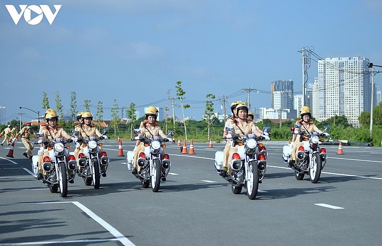 First all-women police escort makes debut in Ho Chi Minh City