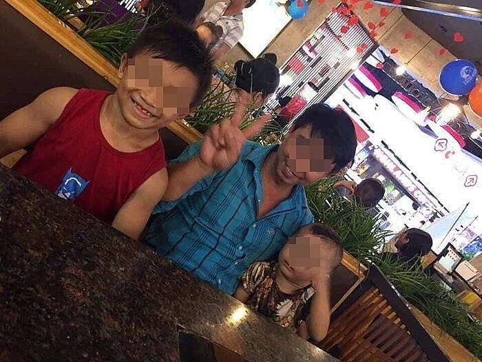 Vietnamese 10 year old boy with rolling muscles stuns foreign social media