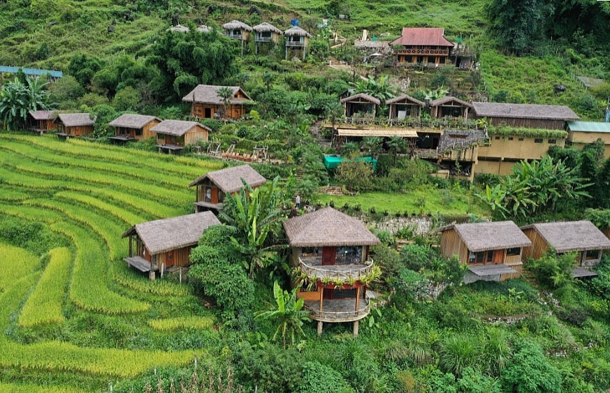 Luxury Resorts in Northern Highland Boast Charm Amidst Minority Backyards