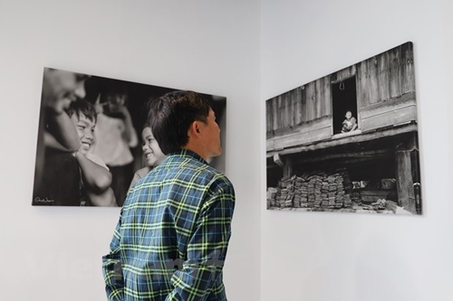 A fundraising photo exhibition in Australia opened by Vietnamese photographer to support Central Vietnam